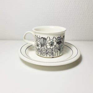Arabia Finland KROKUS coffee cup and saucer, designed by Esteri Tomula. Nordic vintage, Made in Finland