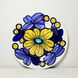 Arabia Finland NUPPU diameter 20 cm side plate, designed by Raija Uosikkinen. Nordic vintage, Made in Finland