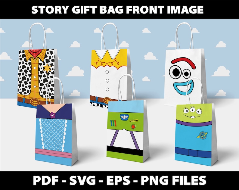 Puede incluir: Bolsas de regalo con dise&ntilde;os inspirados en personajes de una popular pel&iacute;cula de animaci&oacute;n. Las bolsas muestran disfraces de personajes, incluyendo un vaquero, un sheriff y un guardabosques espacial. El fondo es un cielo azul con nubes blancas. El texto "STORY GIFT BAG FRONT IMAGE" est&aacute; en la parte superior.