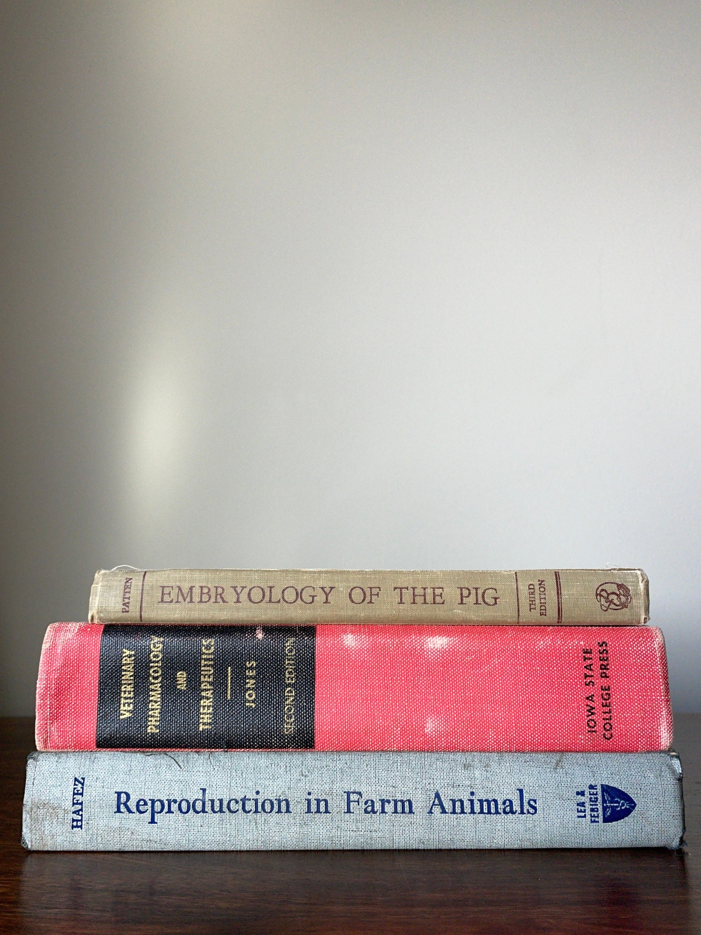 VINTAGE Farm Animal and Veterinary Bundle of Books - Etsy VINTAGE Farm Animal and Veterinary Bundle of Books - Etsy