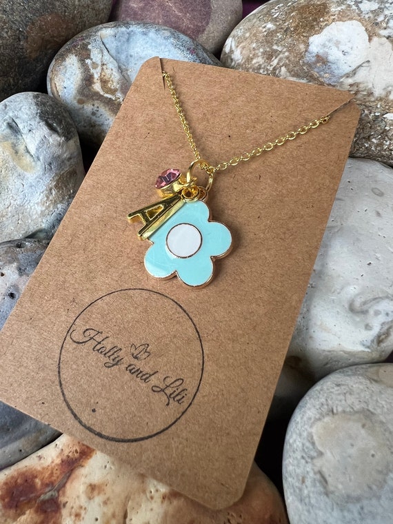 デイジーフラワーゴールドネックレス：パーソナライズされたイニシャル