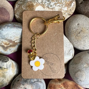 Daisy Flower Style Personalised Gold Keyring, Daisie Keycchain, Alphabet Initials, Birthstone Charm, Initials Keyring, Flower Zipper Chain