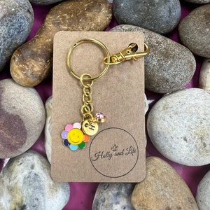 Daisy Happy Face Flower Style Personalised Gold Keyring, Daisie, Alphabet Initials, Birthstone Charm, Initials Keyring, Flower Zipper Chain