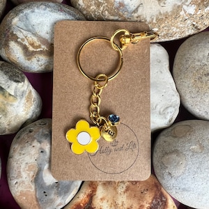Daisy Flower Style Personalised Gold Keyring, Daisie Keycchain, Alphabet Initials, Birthstone Charm, Initials Keyring, Flower Zipper Chain