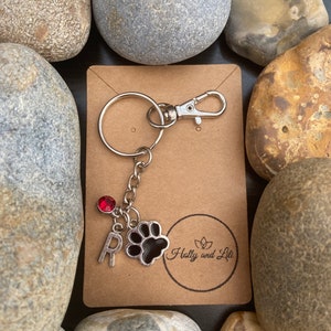 Llavero personalizado estilo pata de animal, Llavero con patas de animales, Nunca las olvides, Iniciales del alfabeto, Amuleto de piedra de nacimiento, Cadena con cremallera de pata de perro