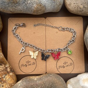 Bracelet papillon, bracelet initiales alphabet, bracelet pierres de naissance, bracelet initiales, bracelet de cheville beurre, bracelet papillons, bracelet