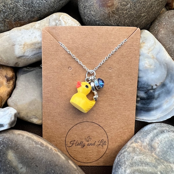 Collier de breloque pendentif personnalisé de canard, canard en caoutchouc, initiales de l’alphabet, breloque en pierre de naissance, canards, ducky, collier charlatan, canard en caoutchouc, BFF