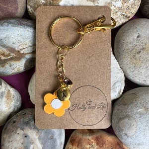 Daisy Flower Style Personalised Gold Keyring, Daisie Keycchain, Alphabet Initials, Birthstone Charm, Initials Keyring, Flower Zipper Chain