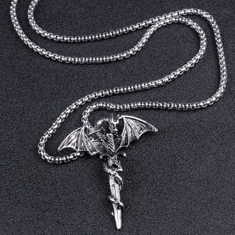 Creative Personality Vintage Sword Dragon Pendant Necklace Long Titanium Steel Chain Hip-Hop Man Necklace Unique Design Jewelry