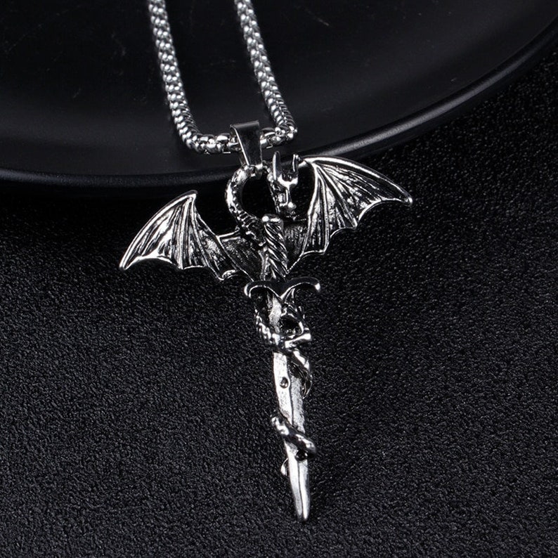 Creative Personality Vintage Sword Dragon Pendant Necklace Long Titanium Steel Chain Hip-Hop Man Necklace Unique Design Jewelry