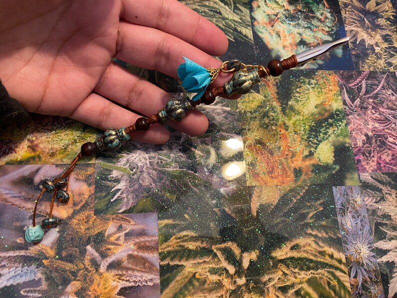 Distressed blue roach clip