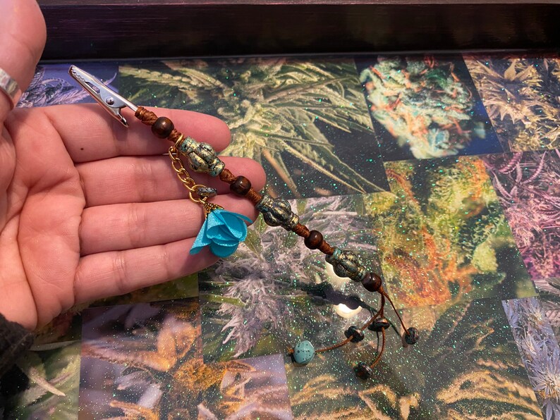 Distressed blue roach clip