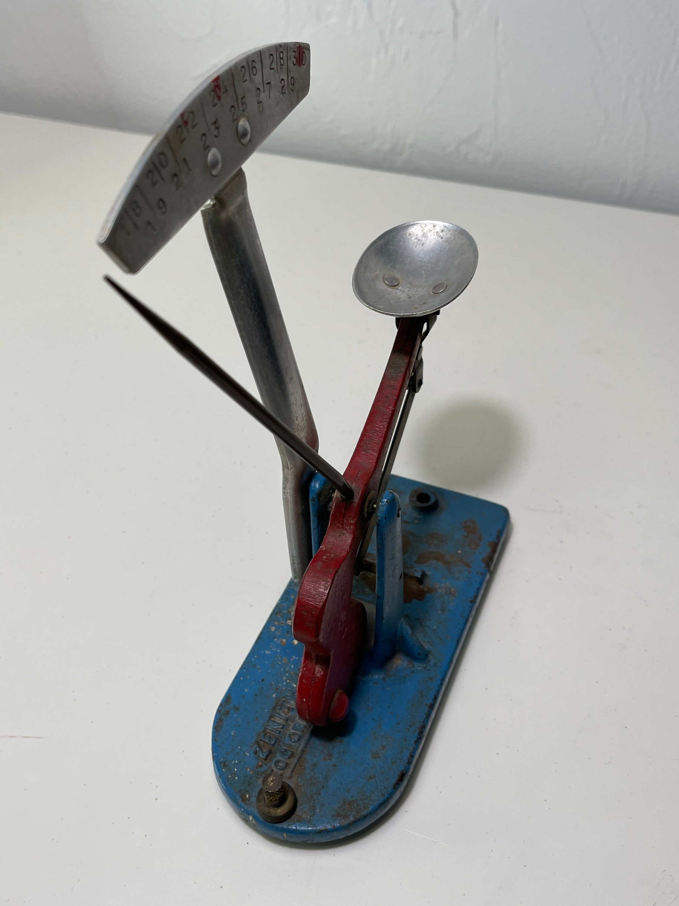 This vintage egg scale I found in my grandmother's basement :  r/mildlyinteresting