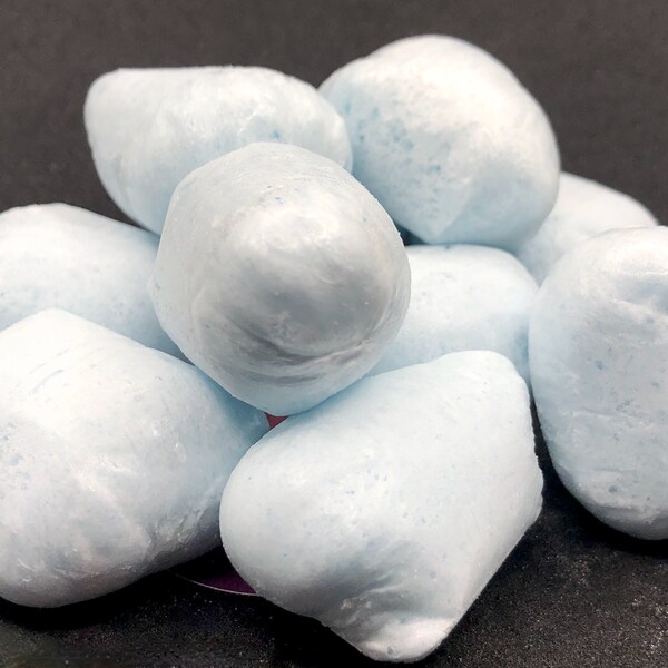 UK Freeze Dried Blue Raspberry Bites - Delicious flavour|Freeze Dried Sweets|Vegetarian|Melt in your mouth|Party Food Ideas|Crisp and Light