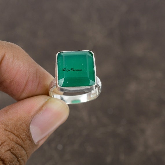 Green Stone Celtic Silver Ring