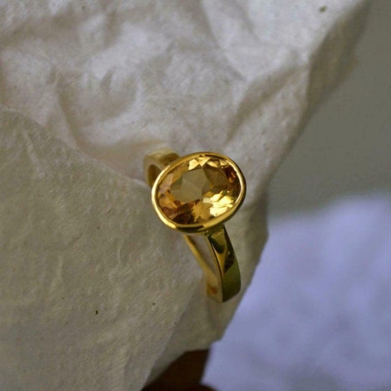 Yellow 6.40 Gold Pukhraj Ring at Rs 110000 in Jaipur | ID: 2849052697133