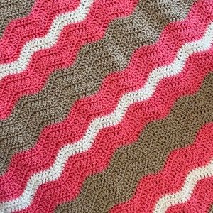 Crochet Baby Girl&#39;s Blanket, Chevron, Handmade