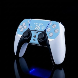 Manchester City Heimtrikot 2026 PS5 Controller-Skin, personalisierte DualSense-Vinylfolie, individueller Name und Nummer, Fußballgeschenk für Gamer, hergestellt in Großbritannien