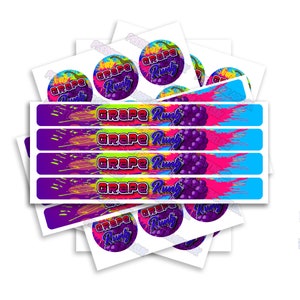 以下が含まれることがあります： 「Grape Runty」の文字が入ったステッカーとラベルのコレクション。デザインには、紫、青、ピンク、黄色のカラースキームの丸いステッカーと長方形のラベルが含まれています。ラベルにはブドウの房のグラフィックがあります。