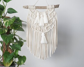 Macrame wall hanging small | Decoration living room | Wall decoration boho | Wall decoration living room | Home décor | Gift best friend