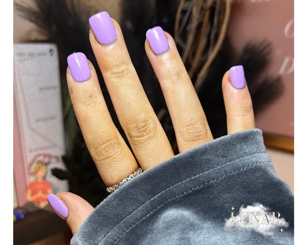 Best 23+ purple short nails you must try this year