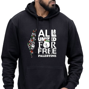 Puede incluir: Sudadera con capucha negra con un estampado gráfico blanco de un mapa de Palestina con el texto "ALL UNITED FOR FREE PALESTINE".
