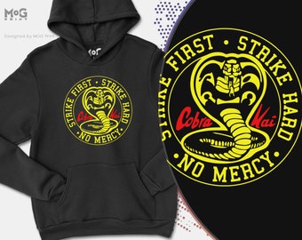 Sweat à capuche avec logo Cobra Kai | Le karaté kid Emission de télévision rétro MMA Dojo Cobra Kai Cadeau | Arts martiaux | pull à capuche unisexe toutes les tailles