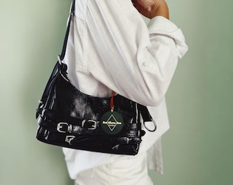 Schwarze Y2K Vegan Leder Baguette Tasche, 90er Lack Schultertasche, 90er Jahre Street Style Handtasche