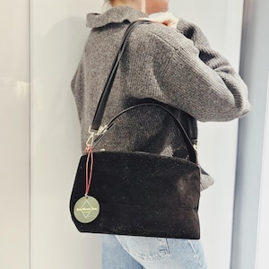 Wildleder Umhängetasche, Alltagshandtasche für Frauen, minimalistische Tasche mit Henkel, Wildleder Crossbody Bag