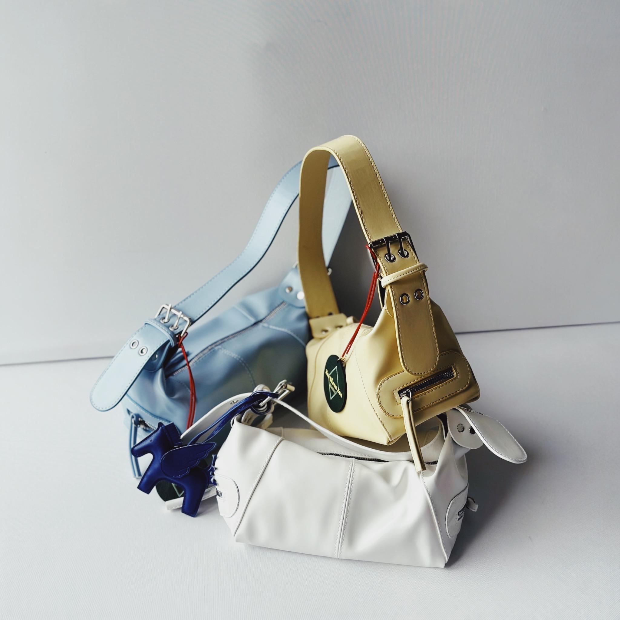 バッグ 00s Tough VINTAGECOLLECTION shoulder bag Vintage 2000's Archive Guess Black and Silver Leather