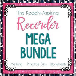 Op de afbeelding: Een vierkante digitale afbeelding met een roze en witte rand met de tekst The Kodaly-Aspiring Recorder MEGA BUNDLE in roze en groenblauw. Onder de hoofdtitel staan de woorden Method, Practice Sets en Worksheets in het groenblauw gedrukt.