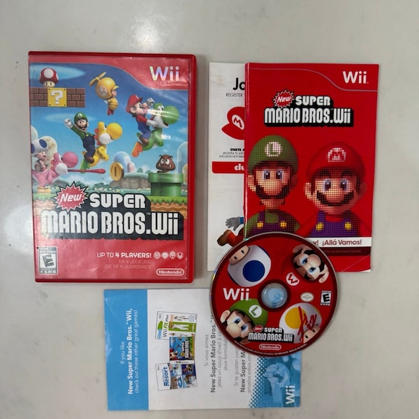 New Super Mario Bros. Wii - Authentic Nintendo Wii Video Game (Scratch-Less Disc)