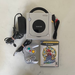 プラチナ ニンテンドー ゲームキューブ コンソール スーパーマリオサンシャイン バンドル付き