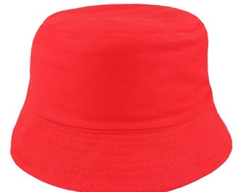 Voeg een vleugje kleur toe met de effen blanco katoenen bucket hat in rood: een levendige en veelzijdige hoofddekselkeuze voor een gedurfde look