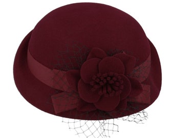 chapeau cloche en laine vintage avec fleur et fil de maille | Chapeau cloche à bord court en feutre 100 % laine inspiré des années 1920