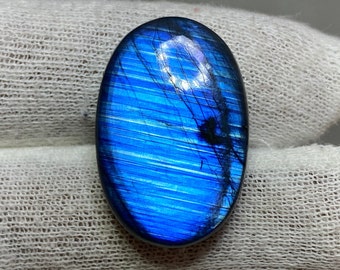 Blauwe opvallende cabochon labradoriet, handgemaakte edelsteen (29 x 19 x 7,5 mm)
