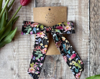 Lazo floral negro grande, pasador para el pelo para mujer, tela Liberty London, pasador floral para niña, pasador para el pelo
