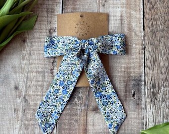 Lazo grande con flores para el pelo, pinza para el pelo Liberty London, accesorio para el pelo con flores azules, tela Liberty Emma & Georgina, lazo para niña