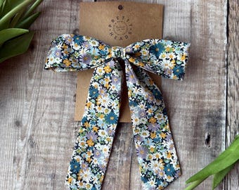Lazo grande con flores, pinza para el pelo Liberty London, accesorio floral para el pelo, tela Liberty Libby, lazo azul para niña