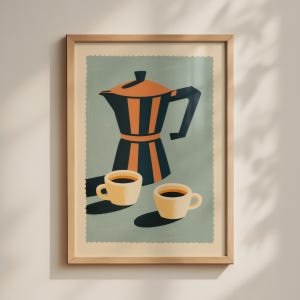 Könnte beinhalten: Ein gerahmter Kunstdruck mit einer stilisierten Illustration einer Mokkakanne mit vertikalen orangefarbenen und dunkelblauen Streifen, begleitet von zwei kleinen cremefarbenen Kaffeetassen auf einem salbeigrünen Hintergrund mit weißem Wellenrand.