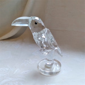 CRYSTAL PARROT BIRD Figurine