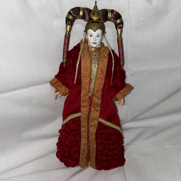 STAR WARS EPISODE I Hasbro Royal Elegance Queen Amidala Action Figure Doll No Box