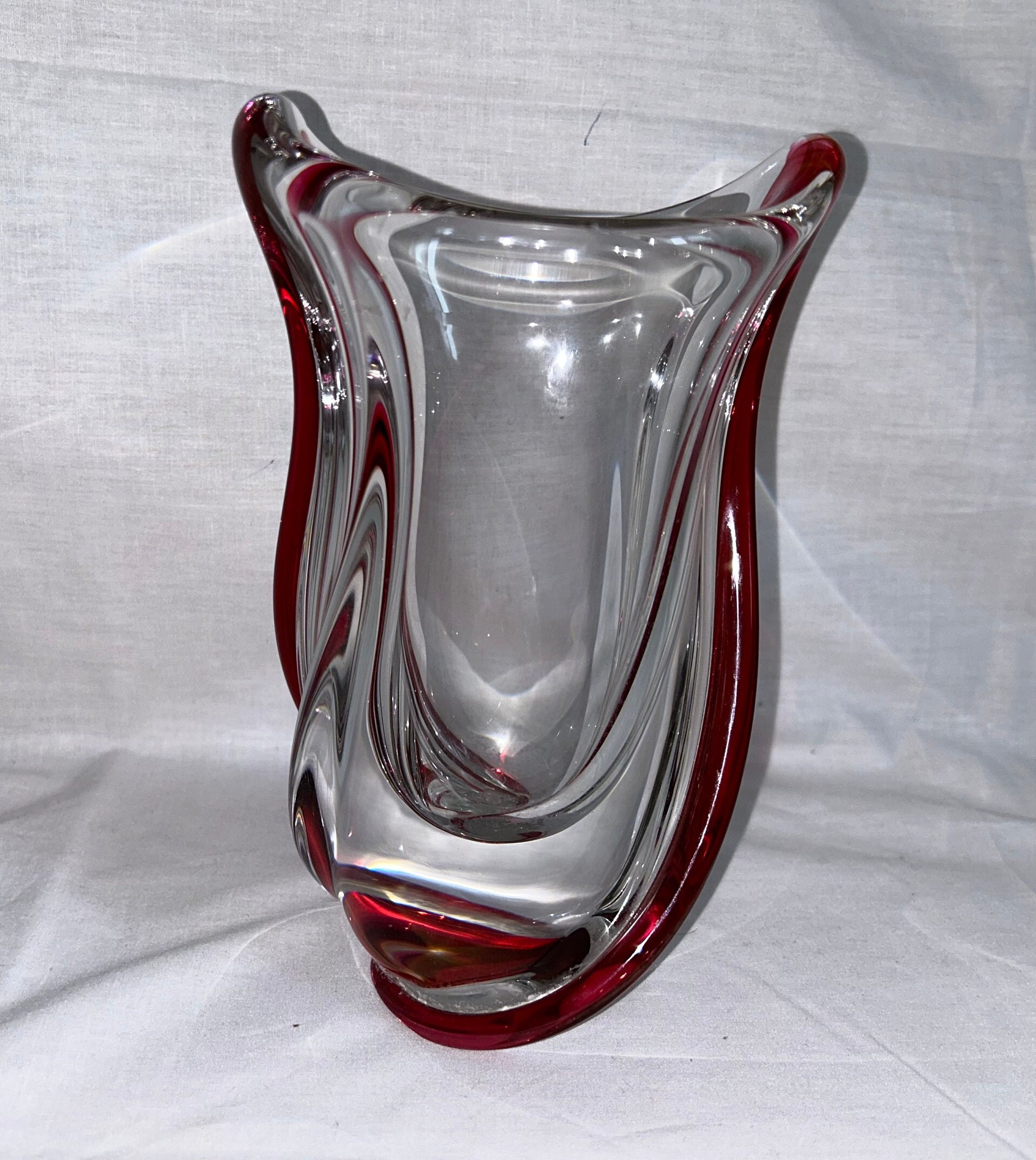 Vase en cristal rouge – Cristal Saint-Louis - Antiquités