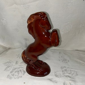 CCC CANADIAN CERAMIC Artisanat Art Poterie Élevage Cheval Figure Brun Goutte À Goutte Glaçure