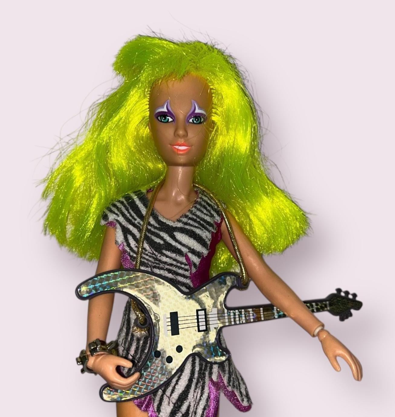 1986 JEM & the HOLOGRAMS PIZZAZZ Misfits Doll Truly Outrageous