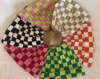 Bonnet à carreaux au crochet