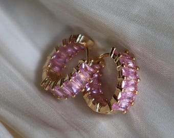 Pink Huggie-oorbellen - 16 kt gouden oorbellen, girly-sieraden, minimalistische ringen