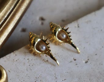 14K Gold Conch Shell Pearl Stud Earrings – Dainty Summer Jewelry