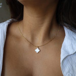 Mother of Pearl Clover Necklace, Gold Clover Jewelry, Anniversary Gift for Her, Elegant Jewelry, Handmade Necklace, Christmas Gift, Minimal