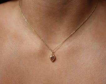Collar delicado de fresa – Oro de 14 quilates, joyería de frutas con circonitas cúbicas